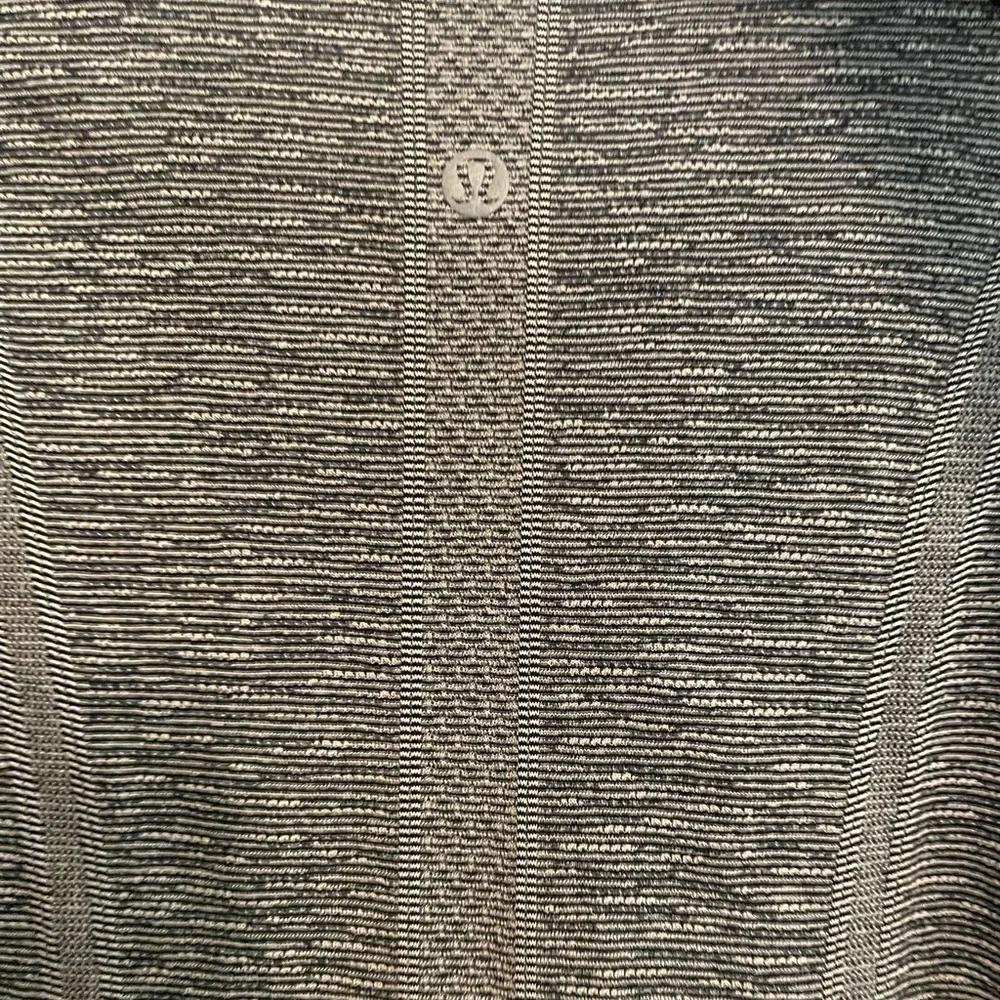 Lululemon Athletica Gray Short Sleeve Swiftly size 4